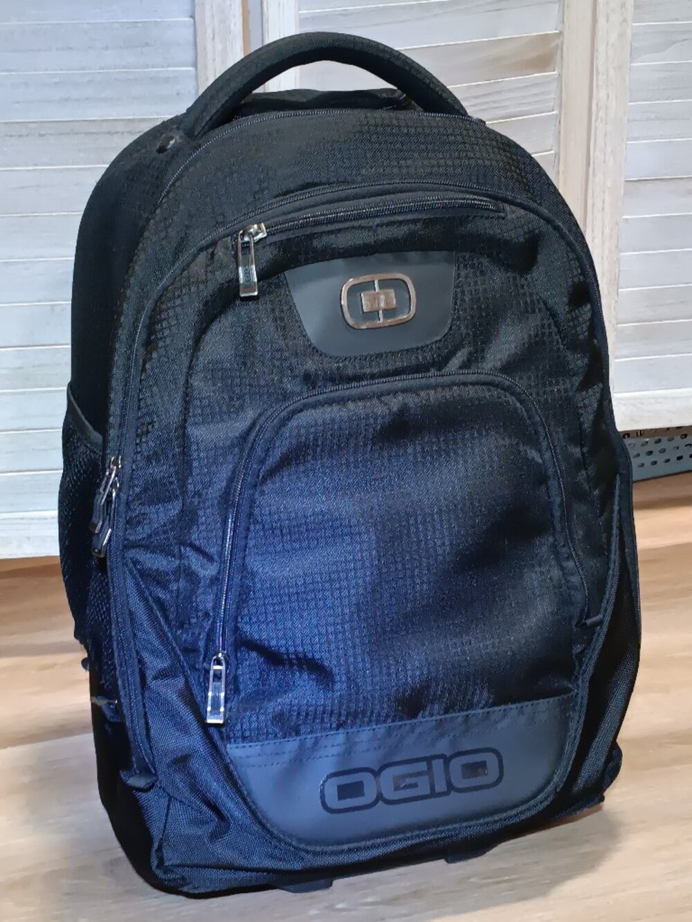 OGIO Carry-On Laggage with back pack straps. Color Black. Size 21x15x9".